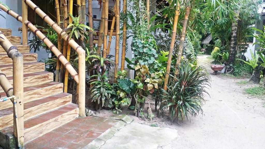 Bamboo Bungalows Resthouse Balabag  Exterior foto